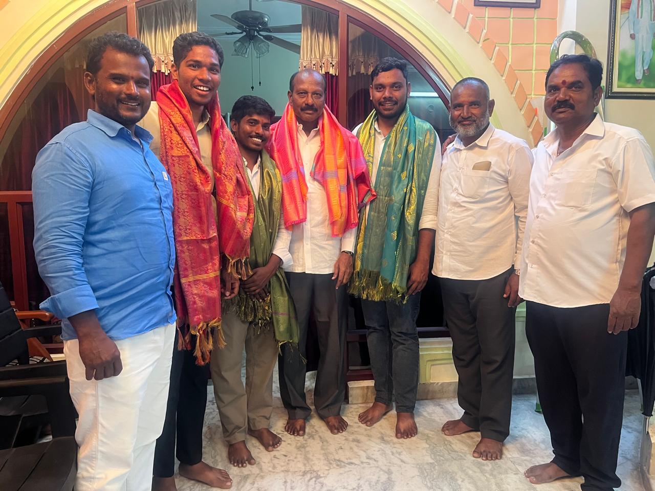 నూతన బాధ్యతలు పొందిన NSUI నాయకులకు జిల్లా కాంగ్రెస్ అధ్యక్షుడి అభినందనలు!