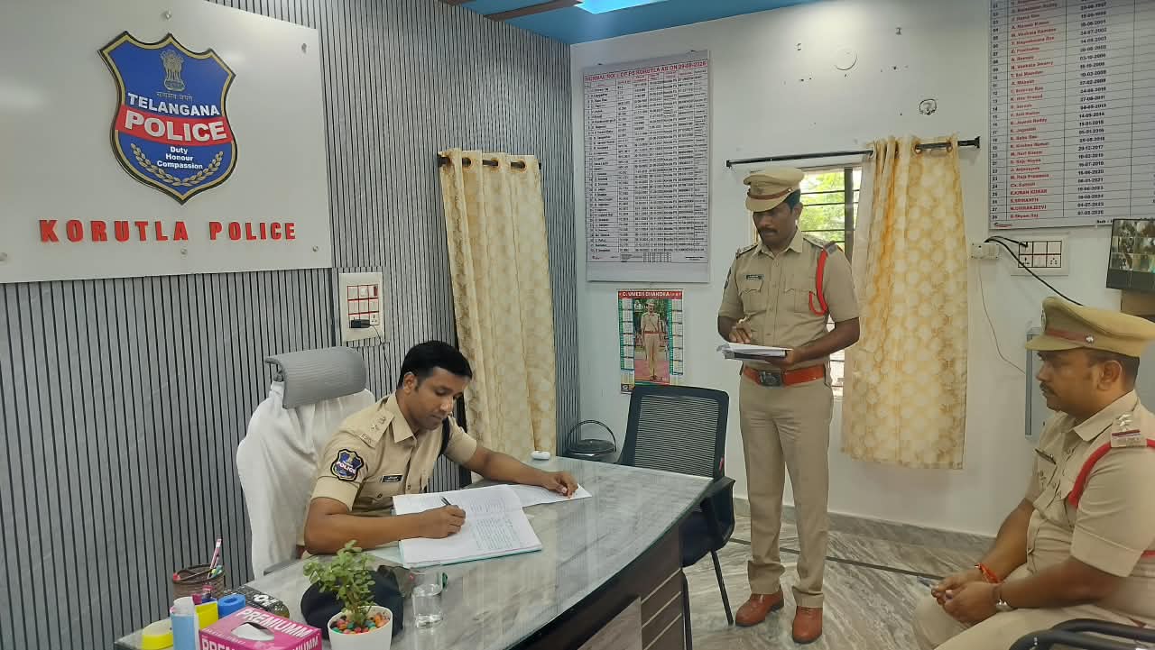 కోరుట్ల పోలీస్ స్టేషన్ ను ఆకస్మికంగా తనిఖీ చేసిన జిల్లా ఎస్పీ