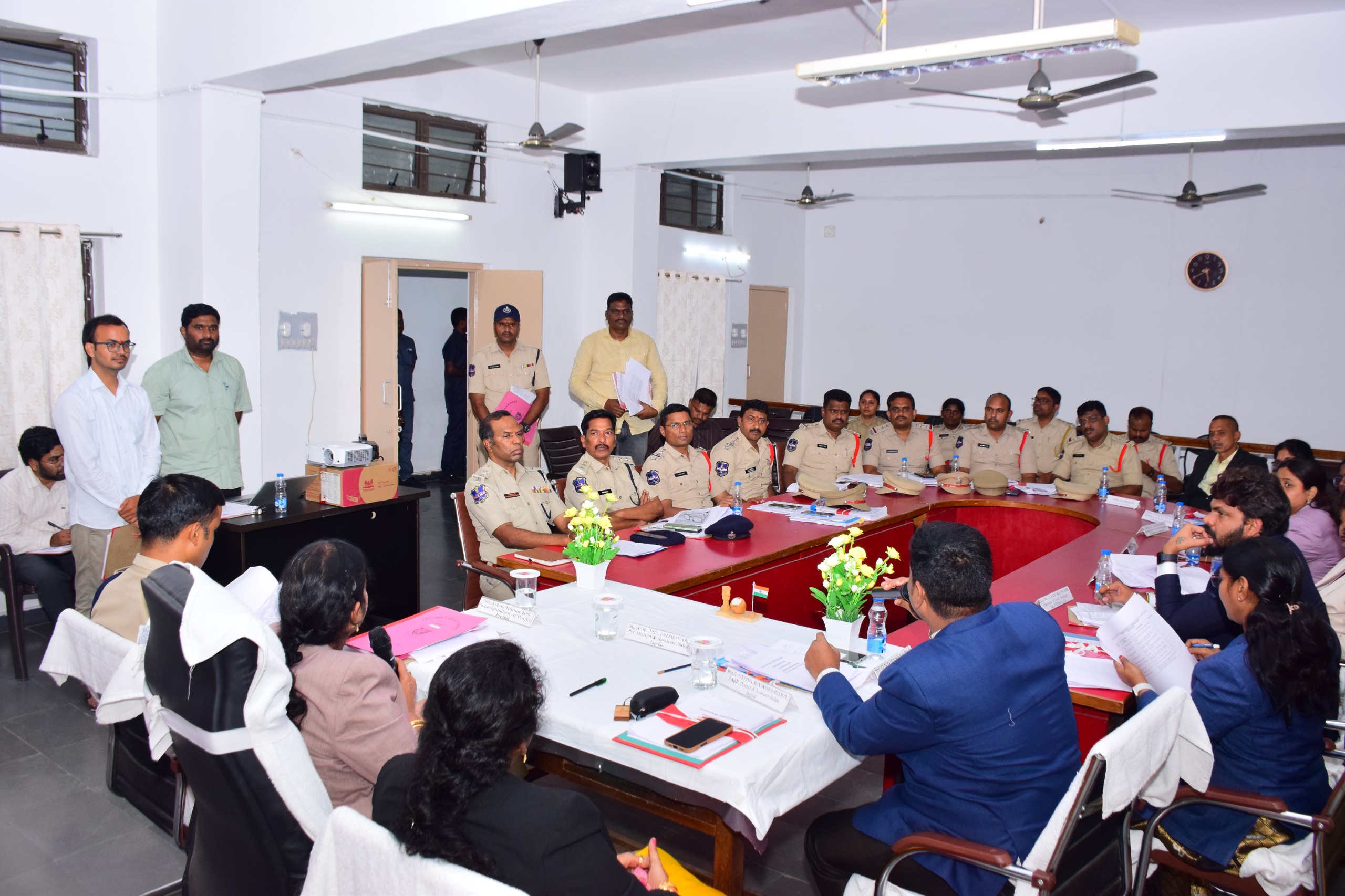 జాతీయ మెగా లోక్ అదాలత్ విజయానికి కృషి చేసిన అధికారులకు ప్రశంసా పత్రాలు అందజేత