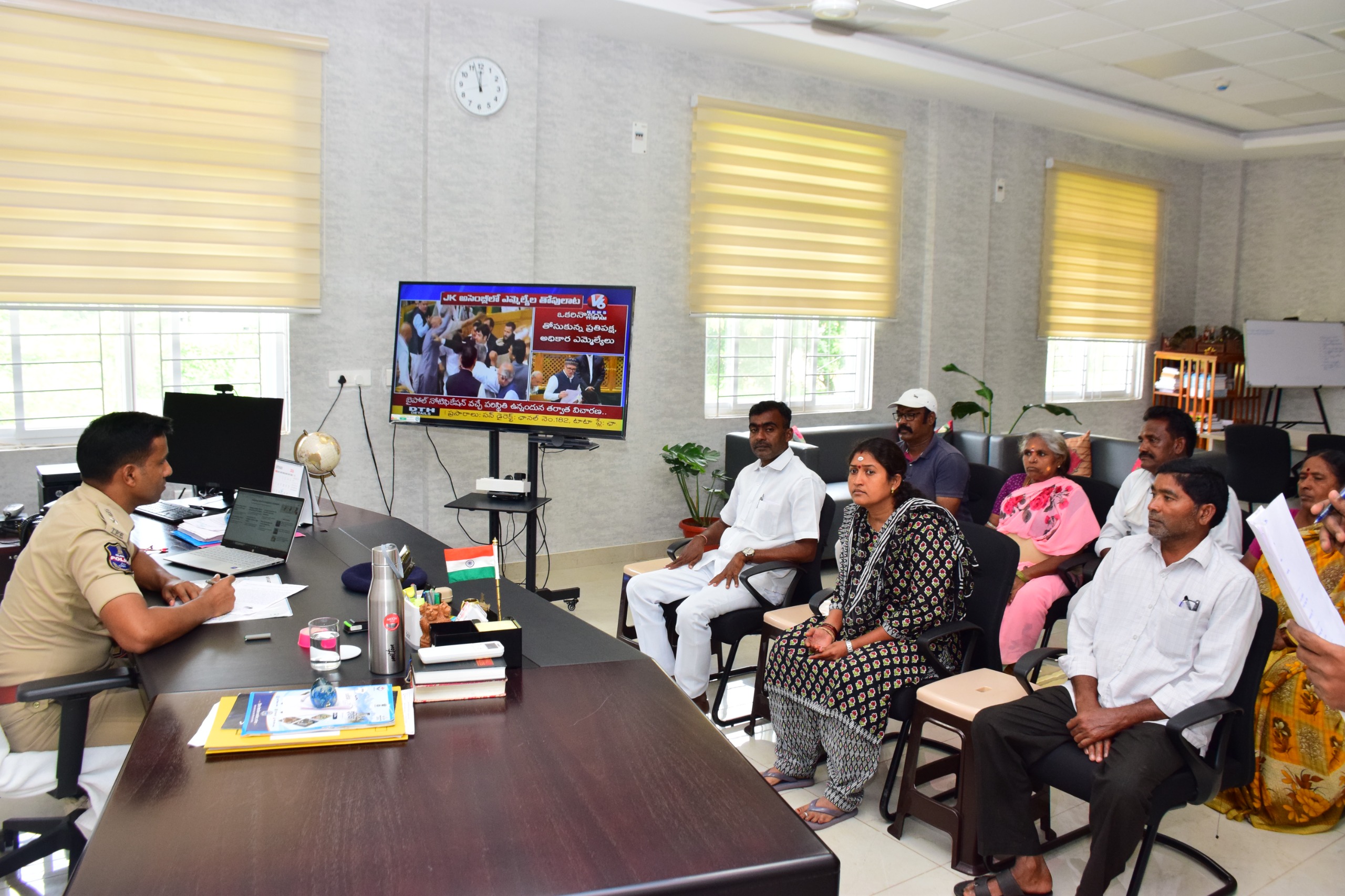 గ్రీవెన్స్ డే సందర్భంగా ప్రజా ఫిర్యాదులను పరిశీలించిన జిల్లా ఎస్పీ అశోక్ కుమార్